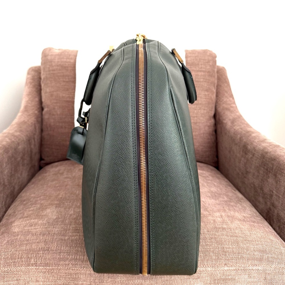 Authentic Louis Vuitton Epicea Taiga Leather Helanga En Poche Travel Bag M30104 - Picture 5 of 16